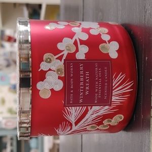 Bath and Body Works Candle - Winterberry Wreath